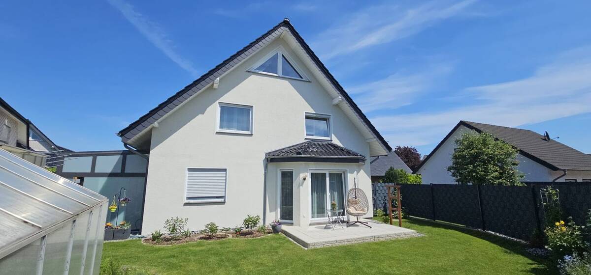 Sehr gepflegtes Einfamilienhaus mit Garage – 33699 Bielefeld – Bild 1 von 9