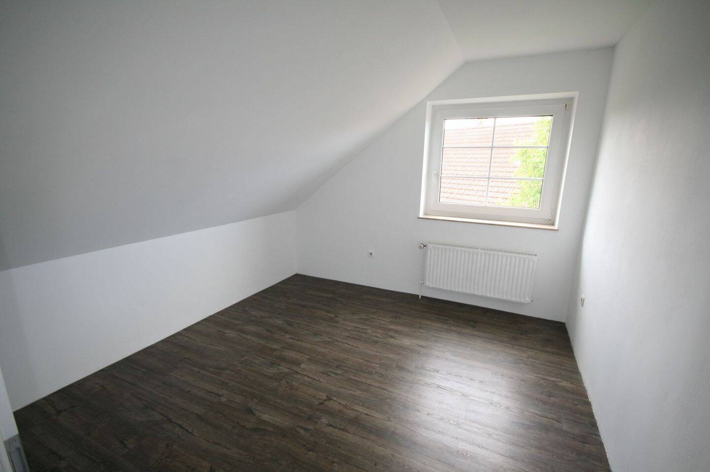 gemütliche Dachgeschosswohnung in WOB-Neindorf mit PKW-Stellplatz – Wolfsburg – Vorschaubild 8