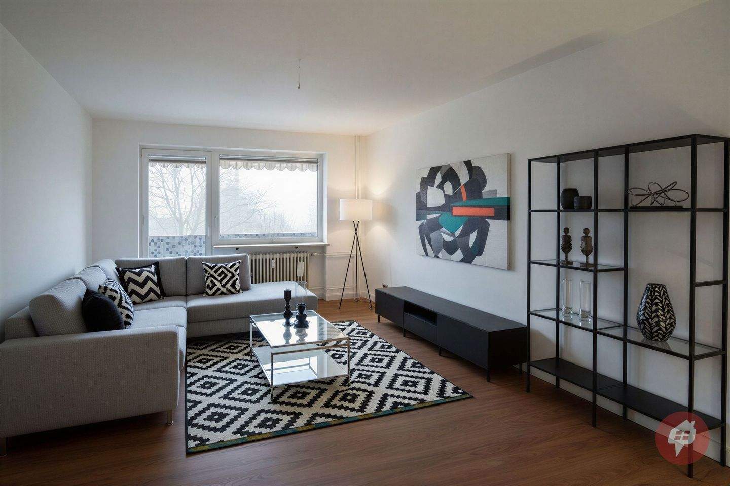Frisch saniert! 2-Zimmer-Wohnung mit Loggia – Kiel – Bild 1 von 9