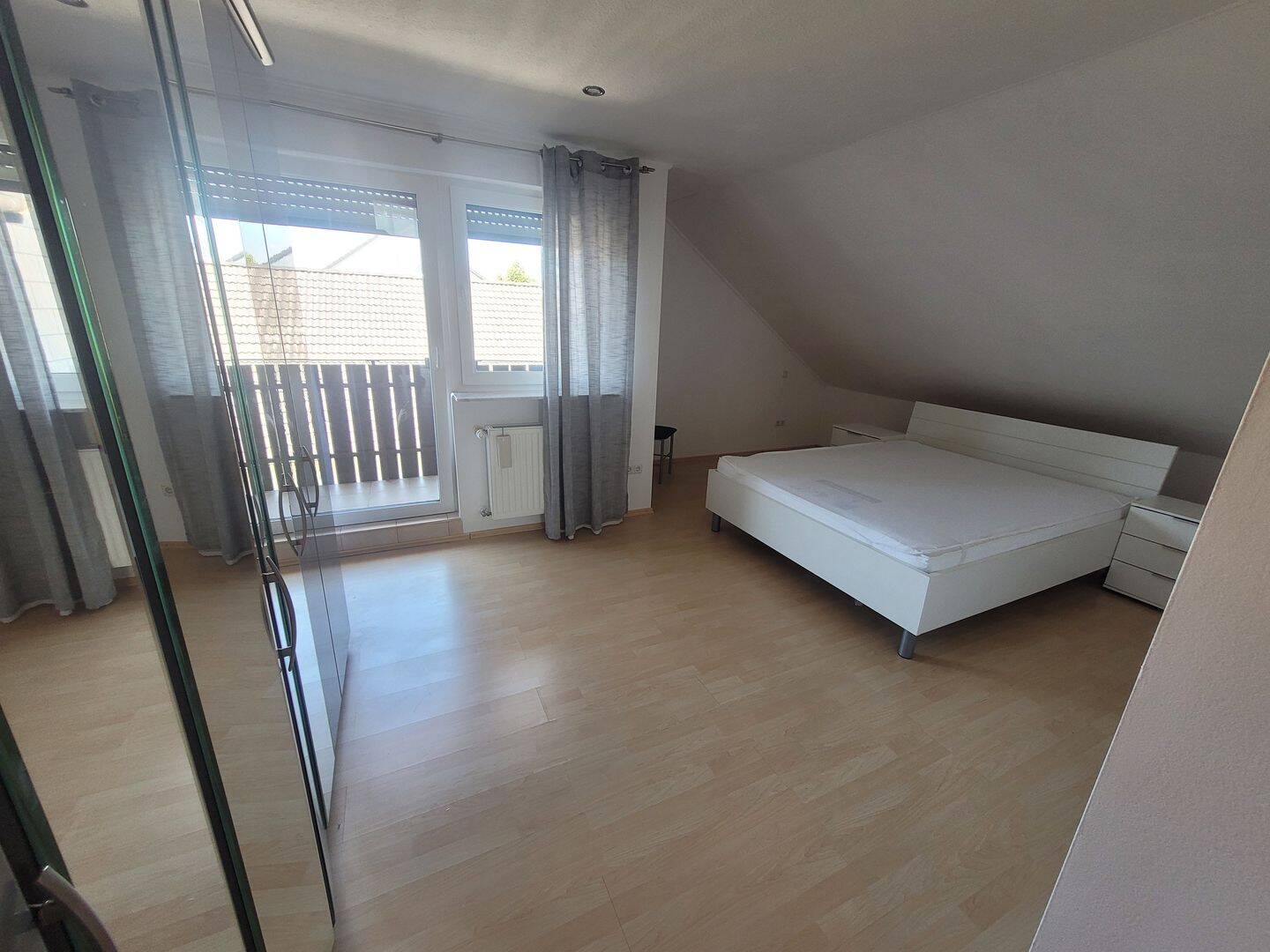 Möblierte Dachgeschosswohnung mit Balkon – 80 m² zu vermieten – Trier – Vorschaubild 6