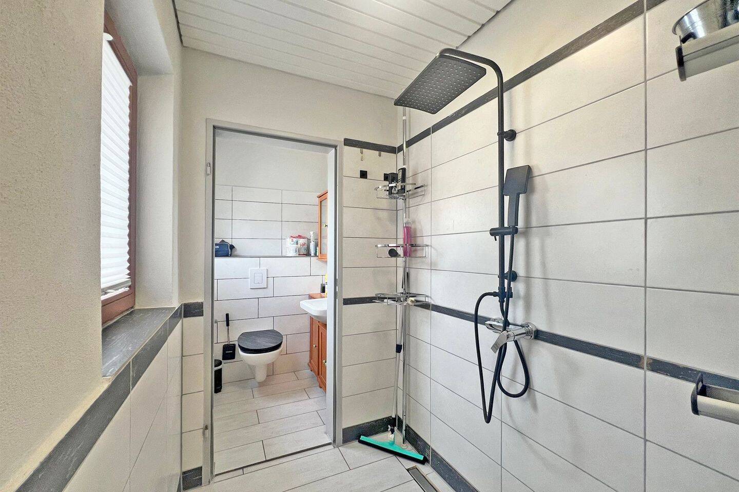 Renoviertes EFH mit neuwertiger Doppelgarage in idyllischer Wohnsiedlung nahe des Klosters – Hermeskeil – Vorschaubild 3