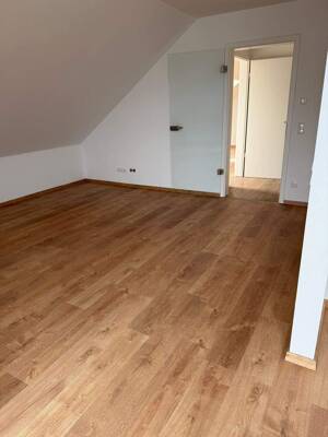 Exklusive 3,5-Zimmer-Dachgeschosswohnung mit großer Dachterrasse in Dresden-Klotzsche – 1109 Dresden – Vorschaubild 5