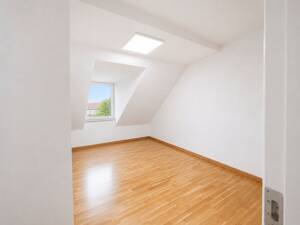 Bezugsfrei in Berlin-Kladow: 3-Zimmer-Dachgeschosswohnung mit Dachterrasse, Sauna und Fitnessbereich – 14089 Berlin – Vorschaubild 8