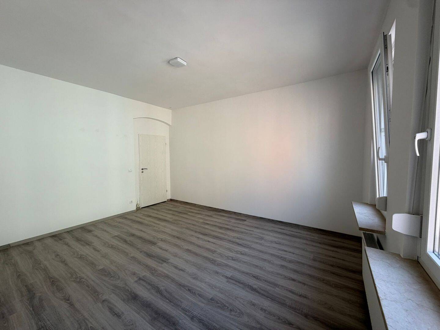 "Top Lage Nürnberg Luitpoldviertel" Charmante 3-Zi-Altbau-ETW in gepflegtem MFH mit Balkon – Nürnberg – Vorschaubild 5