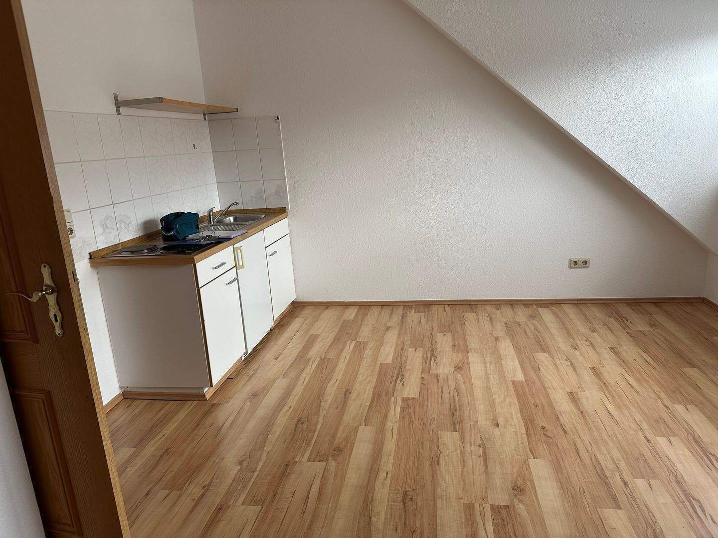 1-Raum-Whg. am Stadtrand von Jena im Dachgeschoß in Jena-Cospeda – Jena – Vorschaubild 3