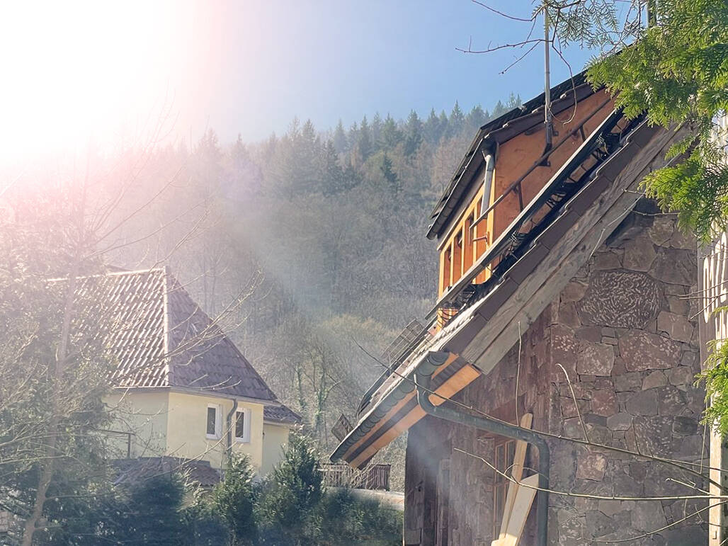 Erstbezug nach Sanierung! 5-Zi-EFH mit Photovoltaik-Anlage - Idyllisch und autark wohnen – Pforzheim – Bild 1 von 9