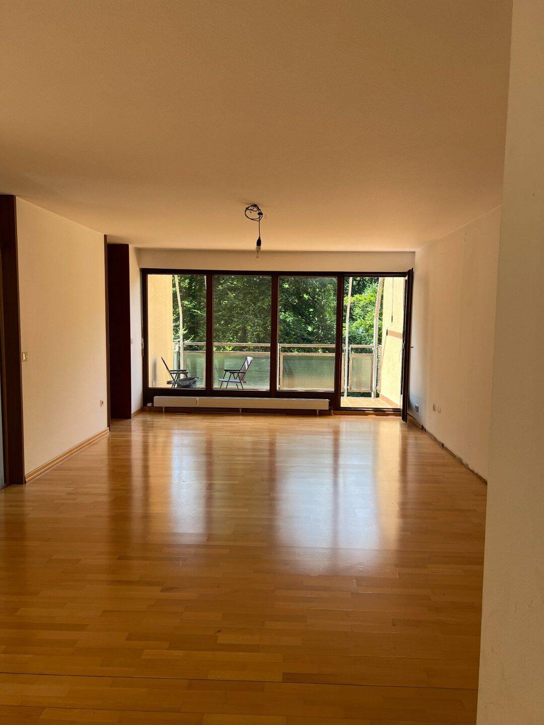 Helle 3,5 Zimmer Wohnung mit direktem Blick auf den Botnanger Wald, Südseite – Stuttgart – Vorschaubild 4