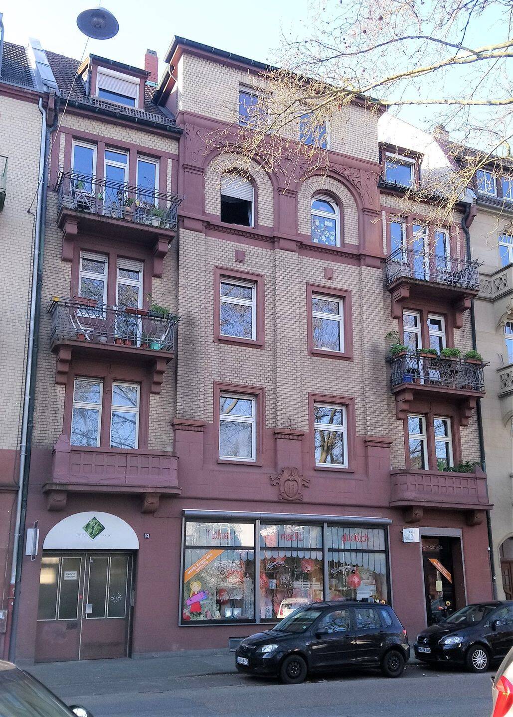 Gepflegte große Altbauwohnung, 2 Balkone, Blick auf Grün