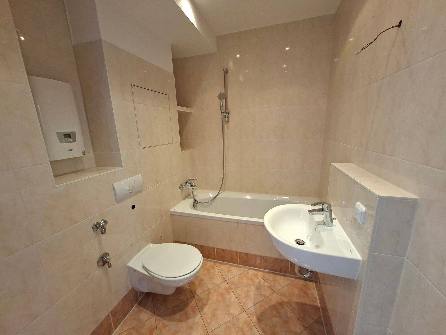 3-Raumwohnung mit Wanne und Balkon