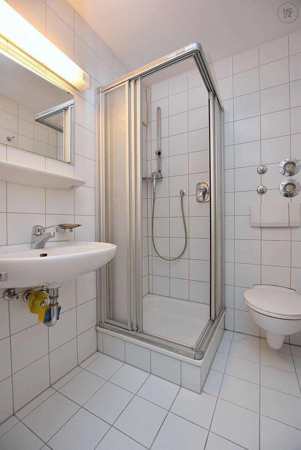 Klassisch möbliertes Apartment mit Tiefgarage und Internet in Stuttgart Feuerbach – Stuttgart – Vorschaubild 4