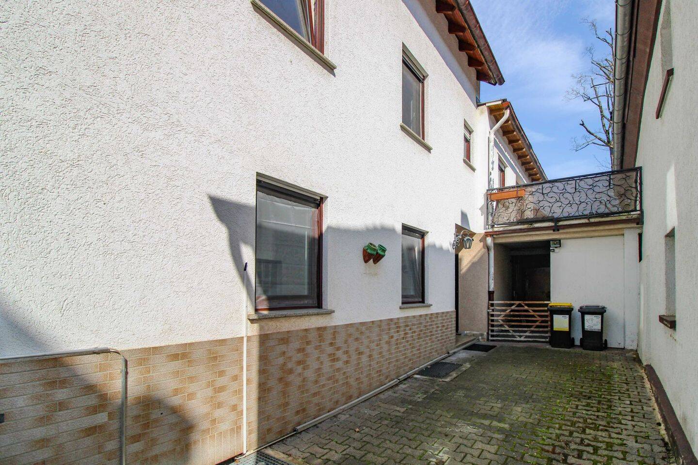 Dreifamilienhaus in Frankfurt-Seckbach - Ideal für Kapitalanleger, Eigennutzer oder Mehrgenerationen – Frankfurt am Main – Vorschaubild 2