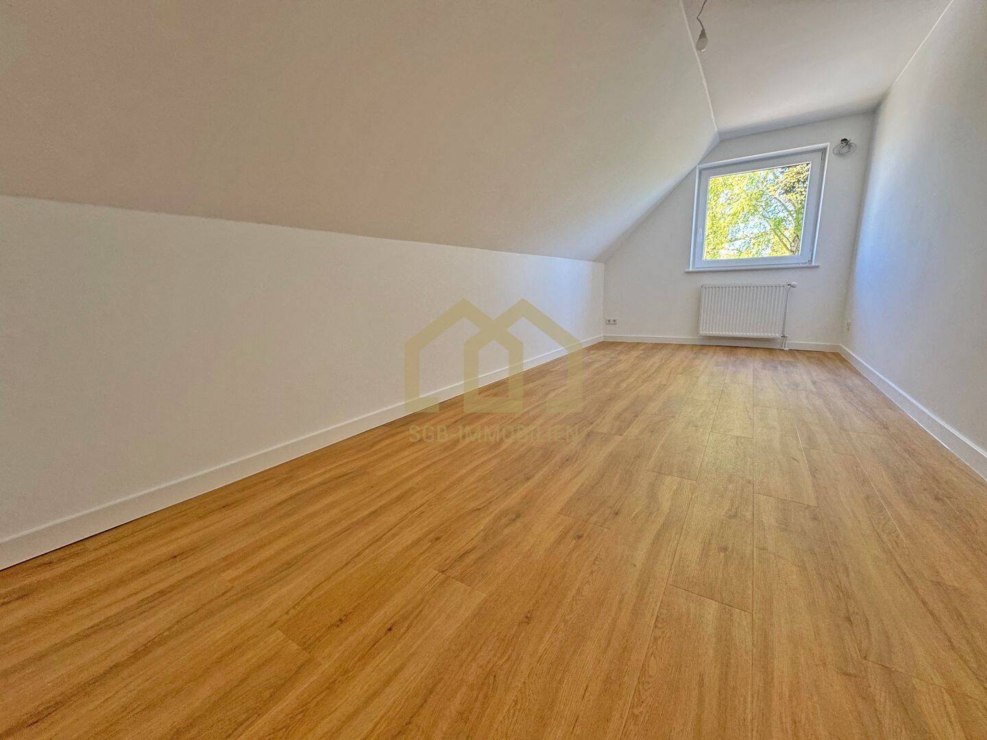 Saniertes Endhaus mit großem Garten, Kamin, Garage und moderner Ausstattung – Bremen – Vorschaubild 8