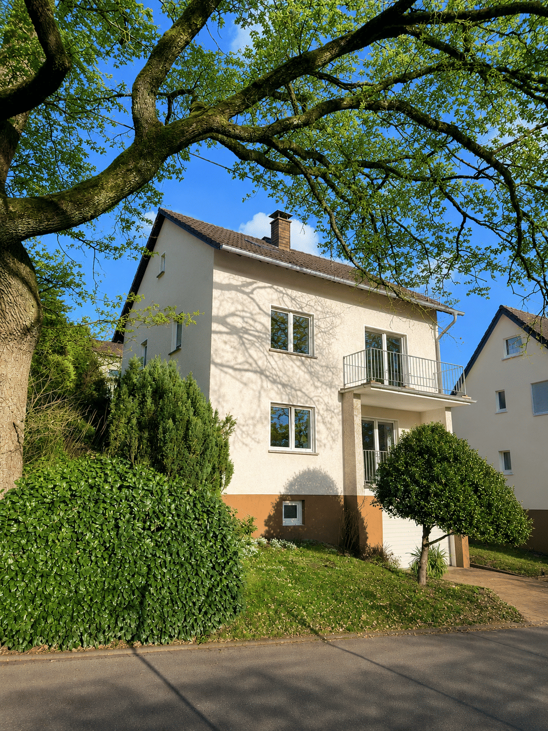 Großzügiges Familienhaus mit Garten, Balkon und viel Platz in ruhiger Lage von Siegen