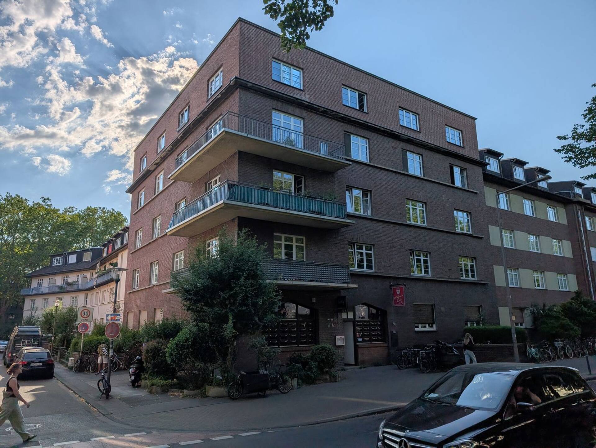 Dachgeschosswohnung in 50935 Köln mit 108 m² kaufen