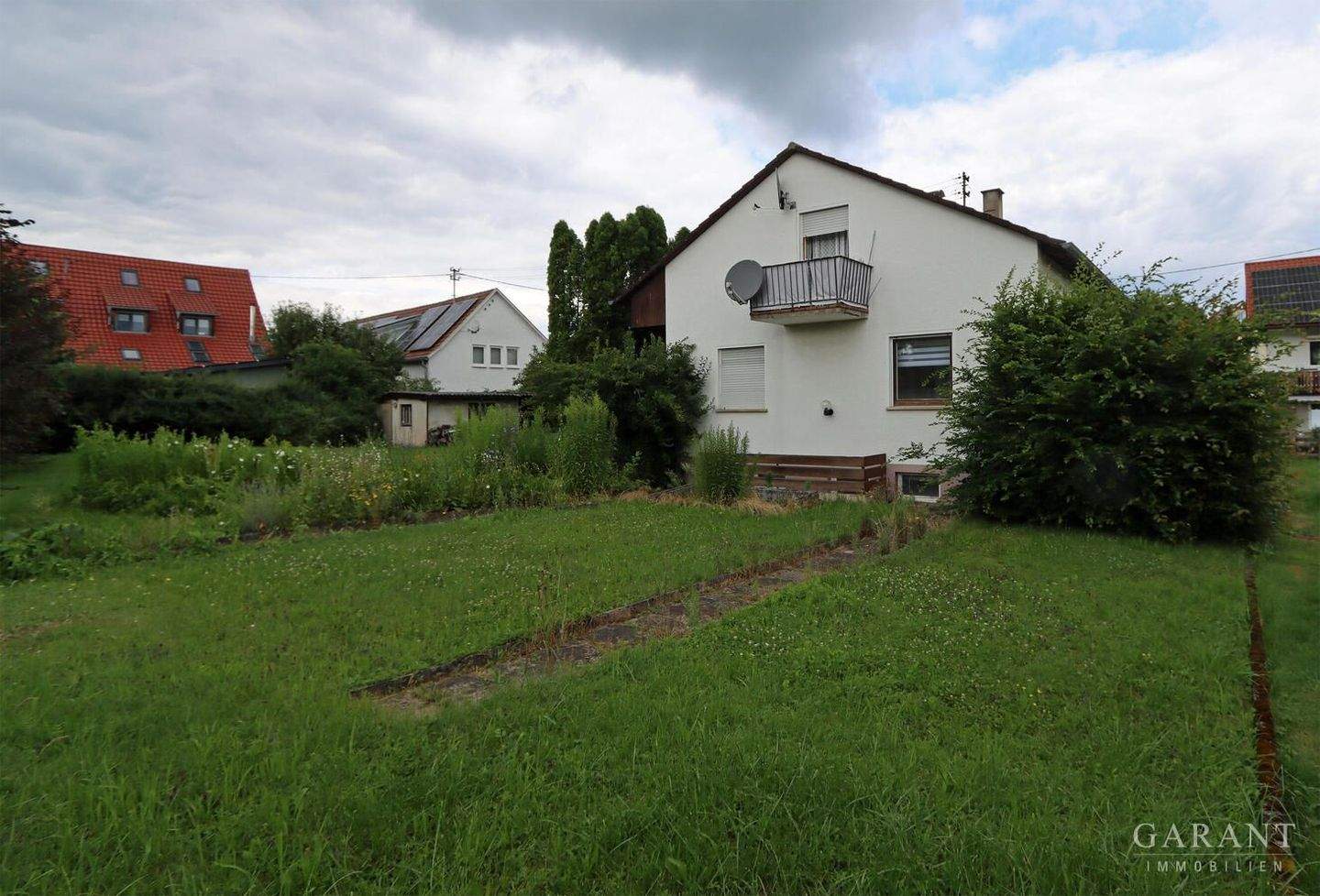 Viel Platz * Großer sonniger, Garten * Gute Bausubstanz für Bastler / Handwerker! * Sofort frei! – Reutlingen – Bild 1 von 9
