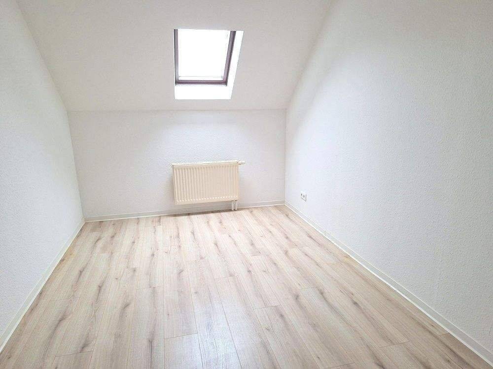 !! 3-Zimmer-Dachgeschosswohnung in ruhiger Lage !! – Chemnitz – Vorschaubild 3