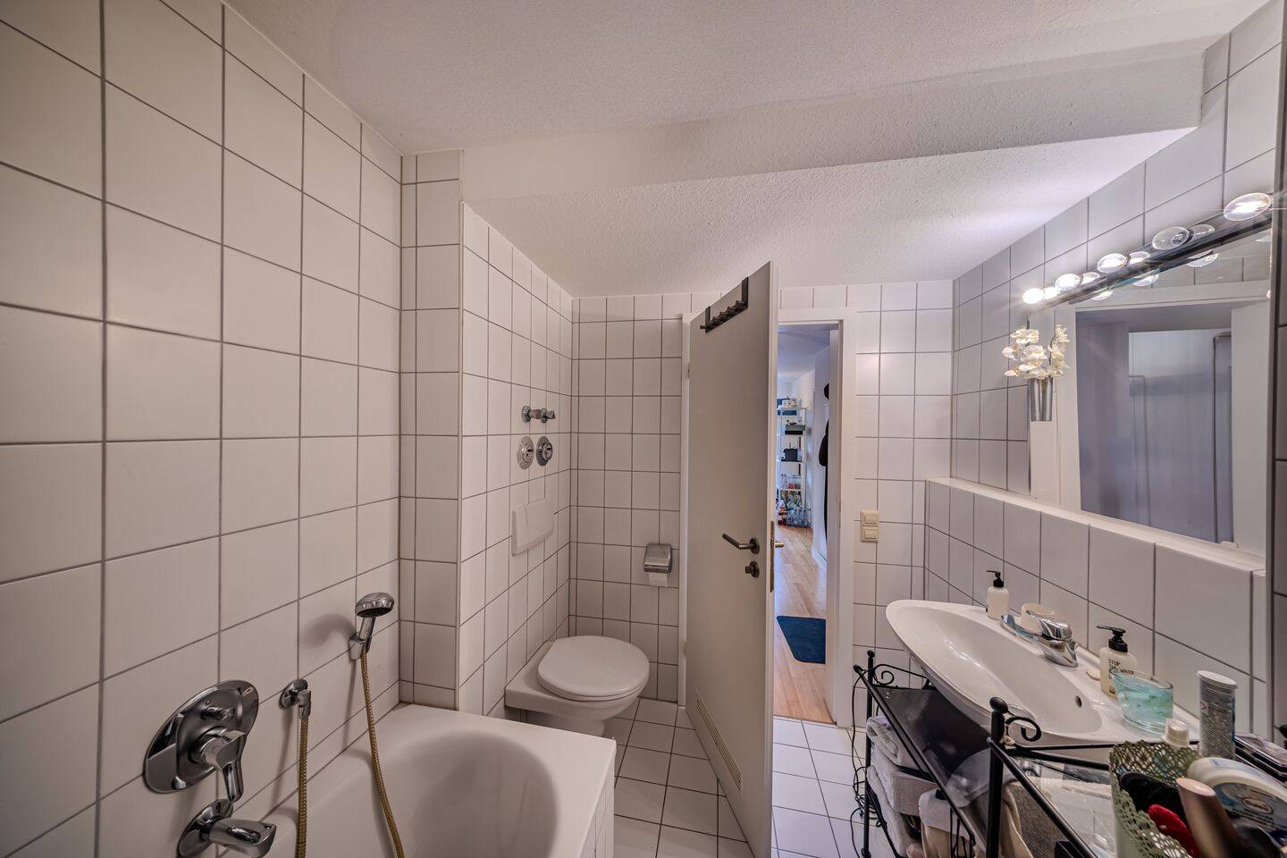 Außergewöhnliche 2,5-Zimmer-Split-Level-Wohnung mit privatem Garten und traumhafter Aussicht – Stuttgart – Vorschaubild 6