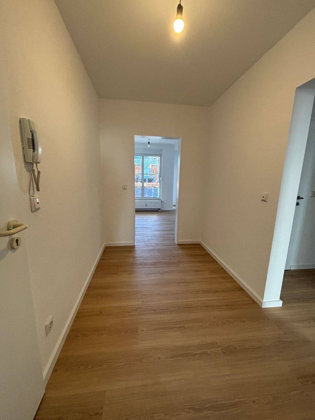 Frisch renovierte Balkonwohnung mit Stellplatz ! – Dresden – Vorschaubild 2