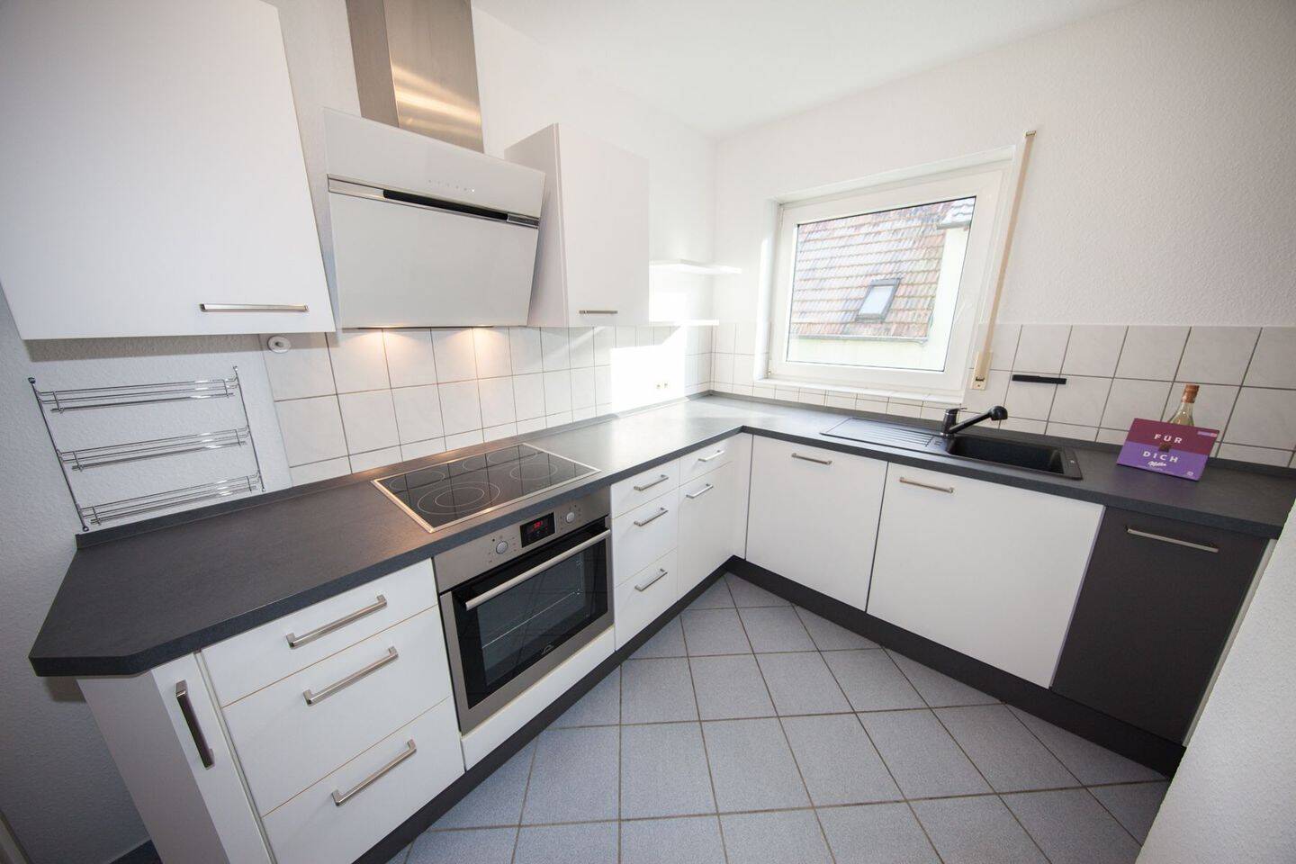 Helle und großzügige 2-Zimmer Eigentumswohnung! Großer Balkon + 2 x Kfz-Stellplatz! – Neuhofen – Vorschaubild 9