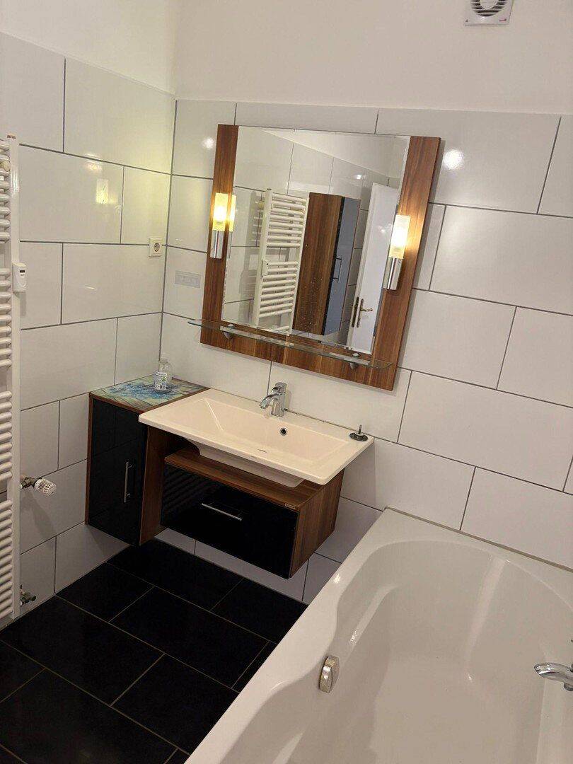 Hochwertig renovierte 2-Zimmer-Wohnung mit Balkon und Garage in Solingen – Solingen – Vorschaubild 8