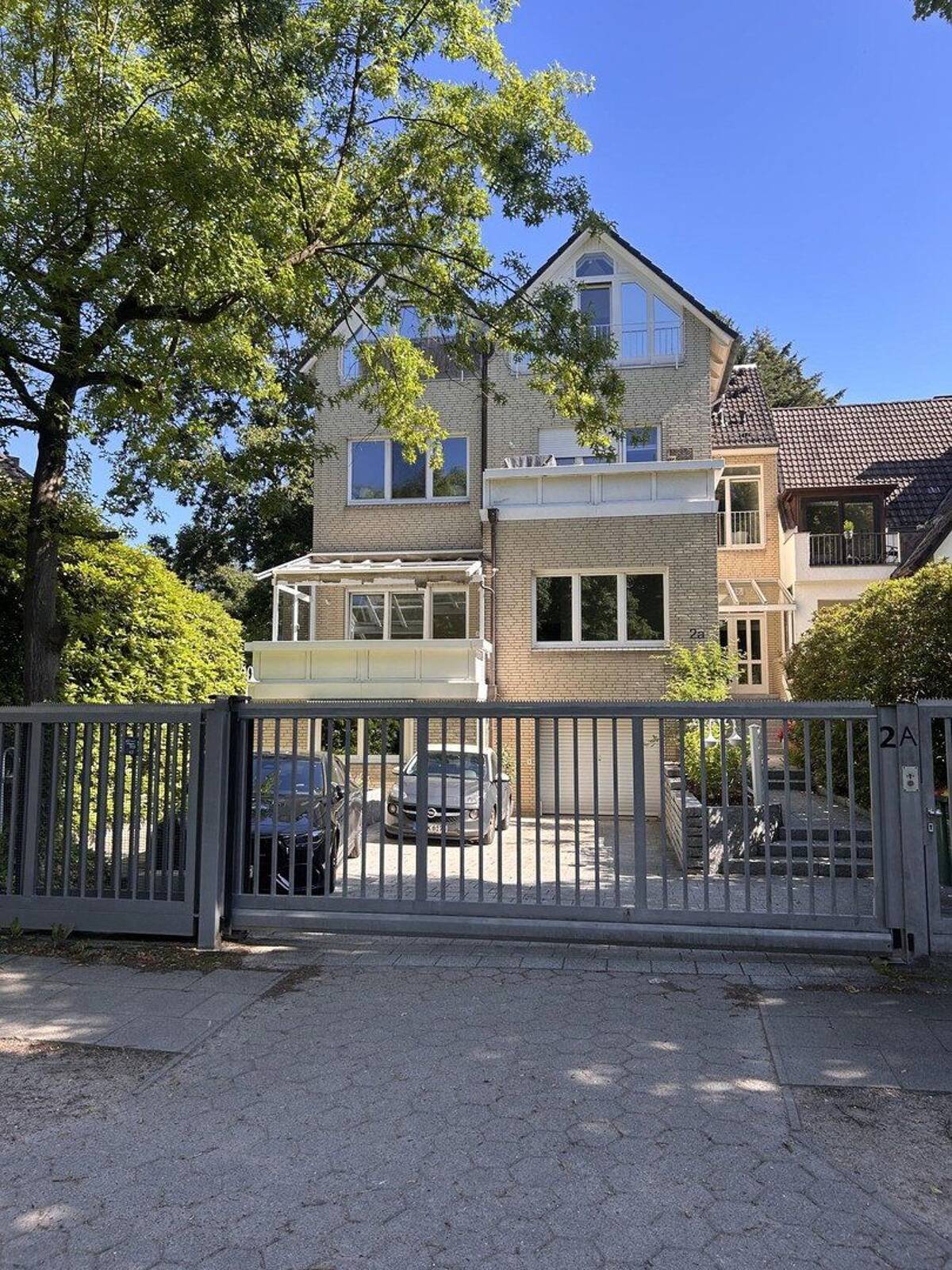 3 Familienhaus in Marienthal mit freier Eigentümerwohnung – 22043 Hamburg – Bild 1 von 9