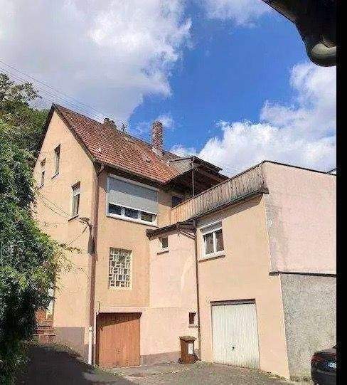 Haus in Zell mit viel Platz und Potential – Zell a. Main – Bild 1 von 9