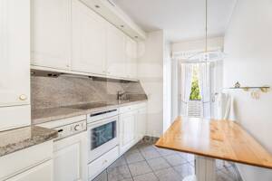 Modernisierungsbedürftige 2-Zimmerwohnung mit Garage und alleiniger Gartennutzung in Innenstadtlage! – 50676 Köln – Vorschaubild 3
