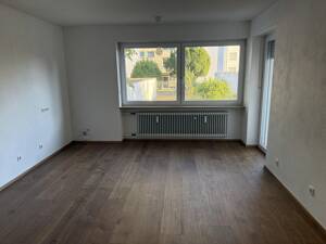 Eigener 314 m² Garten: Renovierte 4-Zimmer-Eigentumswohnung mit 2 Balkonen, provisionsfrei – 93049 Regensburg – Vorschaubild 7