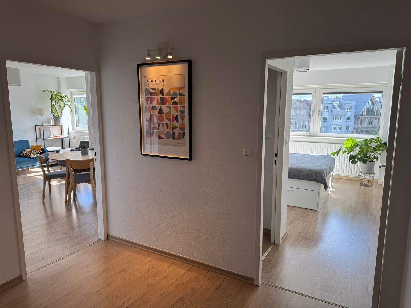 Sehr helle 2-Zimmer Wohnung mit Balkon neben Berliner Galerie – Berlin – Vorschaubild 3