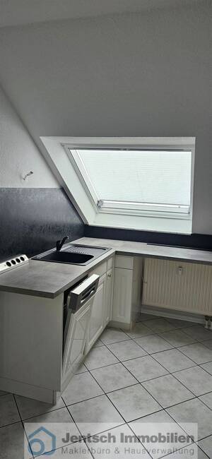 schöne sanierte 2-Raum-Dachgeschosswohnung mit Garage in beliebter Wohnlage von Merseburg zu vermieten – 6217 Merseburg – Vorschaubild 6