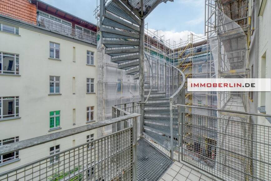 IMMOBERLIN.DE - Liebenswerte Altbauwohnung mit ruhigem Balkon nahe dem Boxhagener Platz – Berlin – Vorschaubild 8
