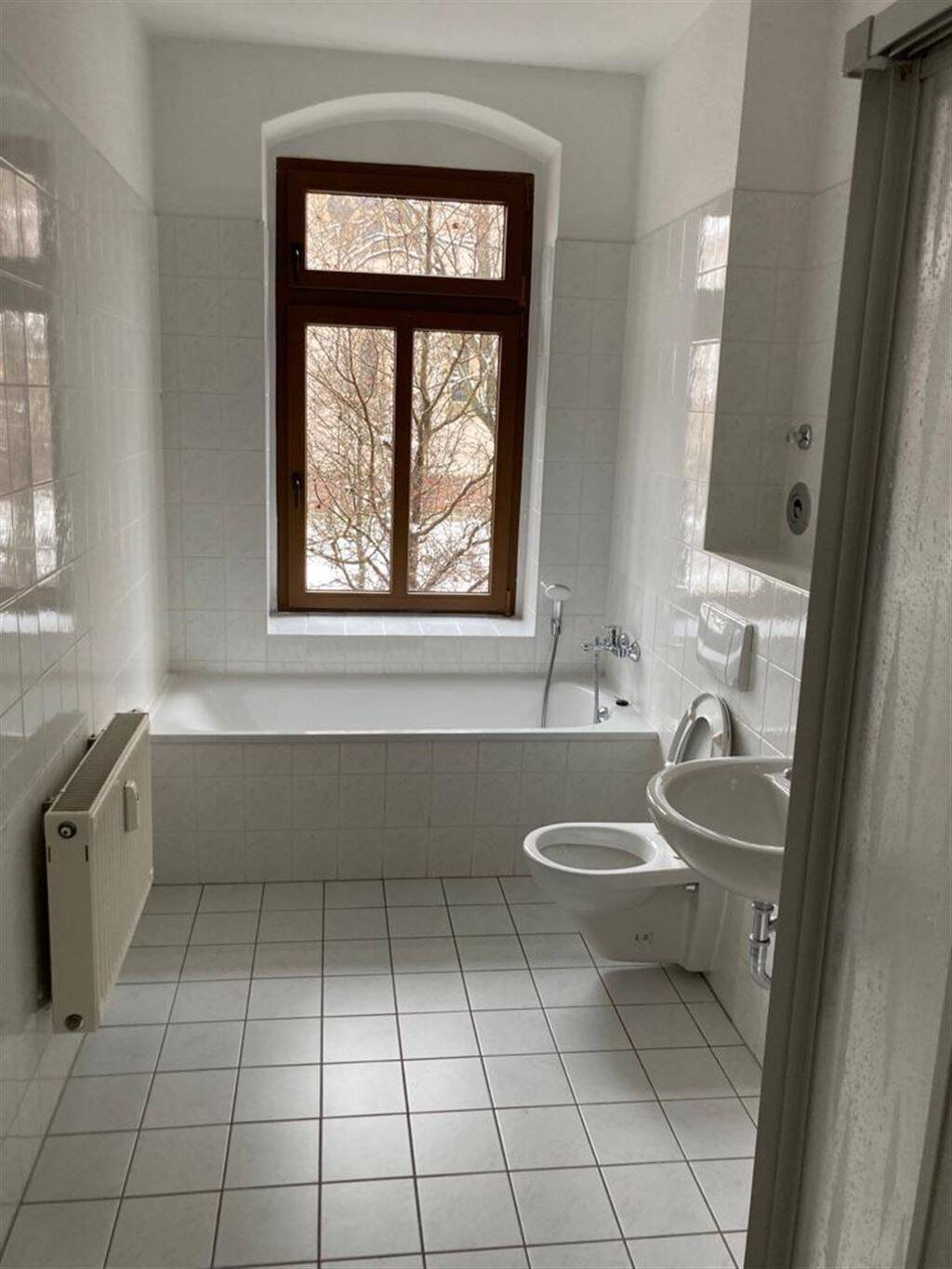 Gemütliche 3-Zimmer mit Laminat, Balkon und Wannenbad in zentraler Lage! – Chemnitz – Vorschaubild 3