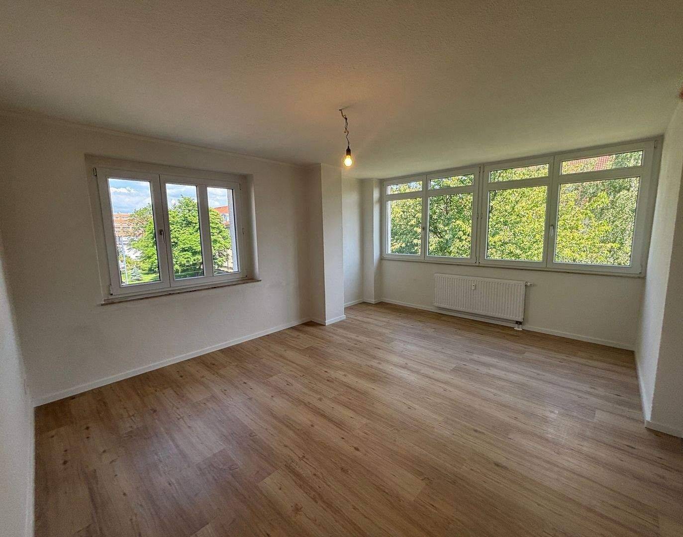 Zentrale 2-Zimmer-Wohnung mit Einbauküche ! – Dresden – Vorschaubild 2