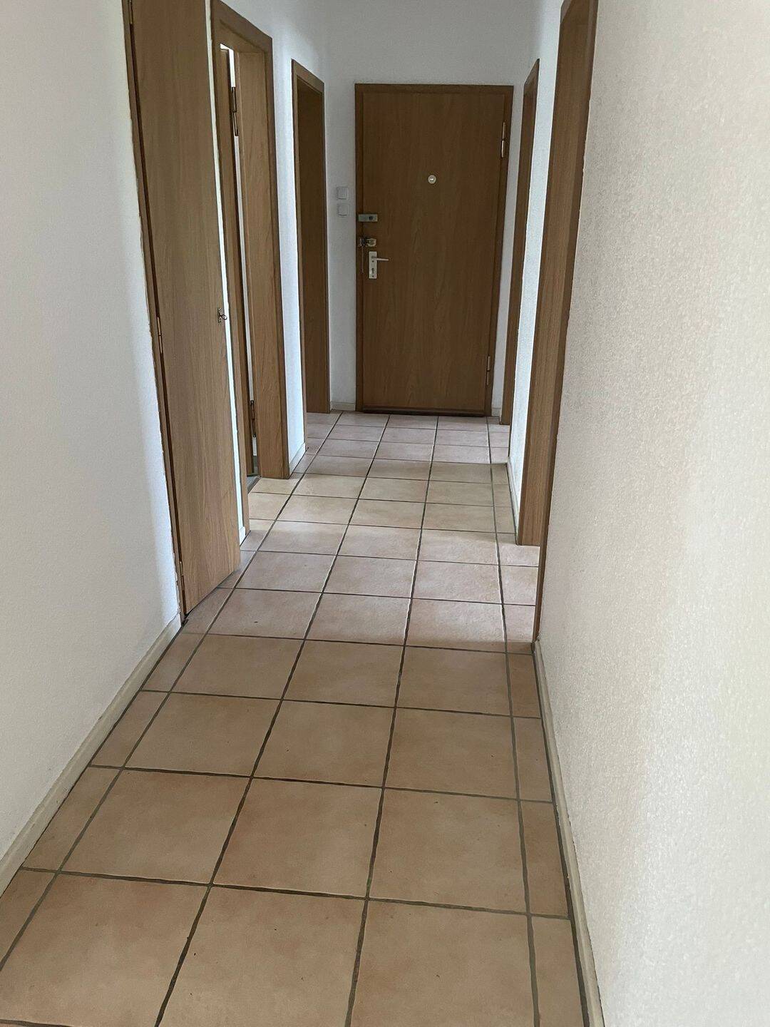Stilvolle 4-Zimmer-Eigentumswohnung mit Balkon, Carport und modernisierter Ausstattung – Hamm – Vorschaubild 3