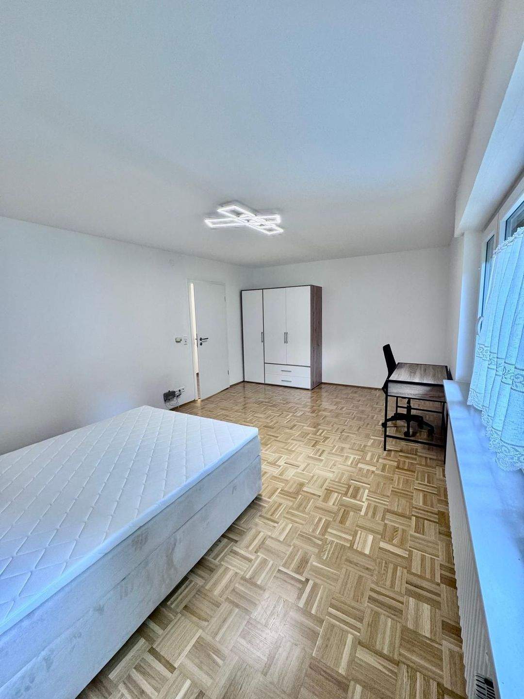 WG-Zimmer zu Vermieten in Schwenningen, frisch renoviert – Villingen-Schwenningen – Vorschaubild 2