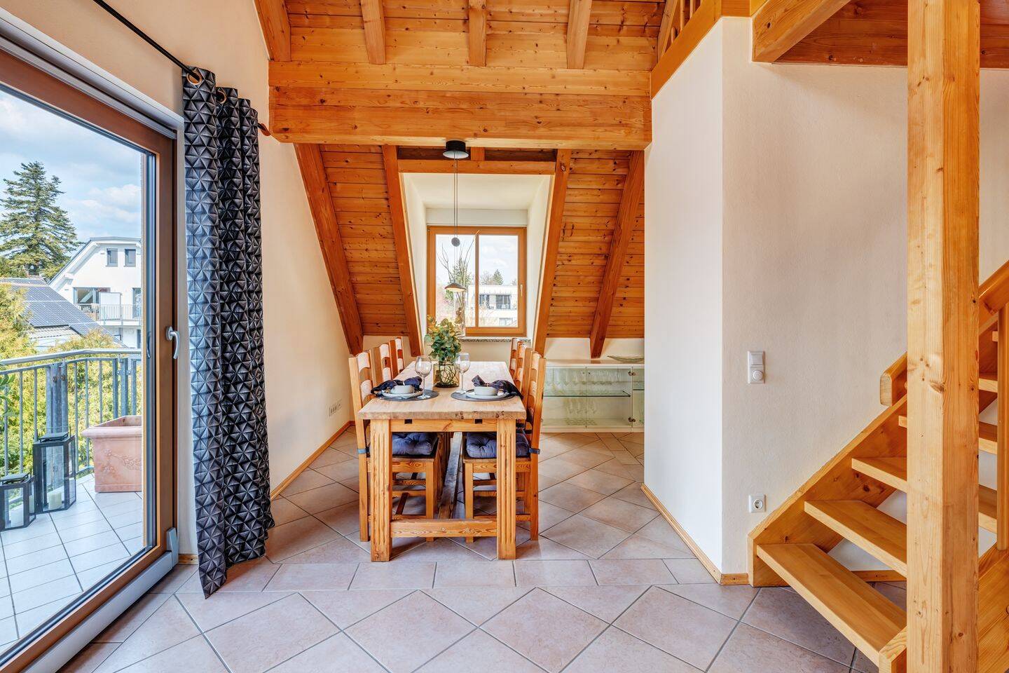 Trudering: 3,5-Zimmer Maisonette-Dachgeschosswohnung mit perfekter Raumaufteilung und Balkon -frei – München – Vorschaubild 4