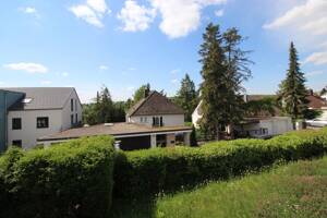 Kapitalanlage mit Mietsteigerungspotenzial: 4-Zimmer-Wohnung mit Balkon in ruhiger Lage