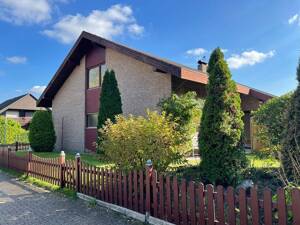 großzügiges Einfamilienhaus mit viel Potenzial!