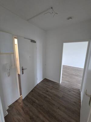geräumige 3-Raum-Wohnung mit Fahrstuhl und Wannenbad – 19063 Schwerin – Vorschaubild 6