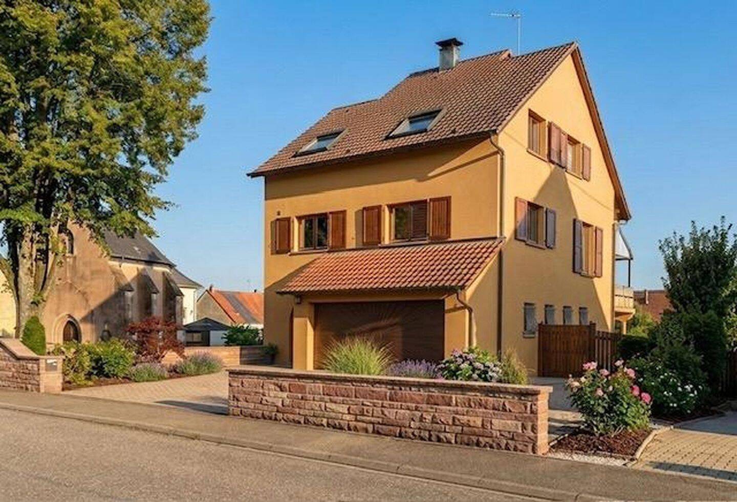 Beste Lage: Energiesparendes Massivhaus (1990) mit 204 m2 -provisionsfrei von Privat!