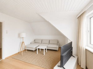 Für EINZELPERSON: Schöne 2-Zimmer-DG-Wohnung in Halbhöhenlage – 70193 Stuttgart – Vorschaubild 2