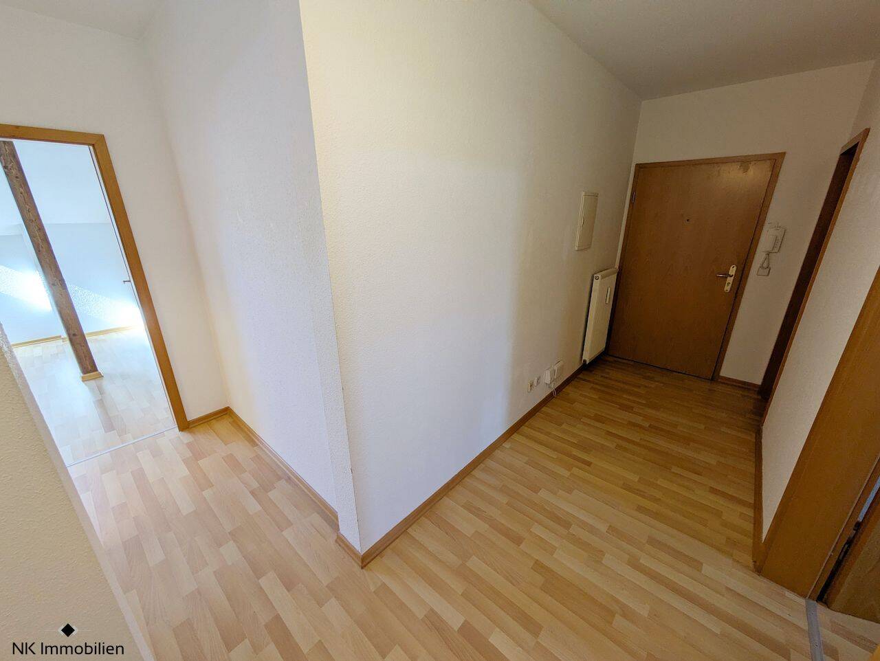 ++ fantastische Wohnung mit Flair: 2 Zimmer, charmante Holzbalken, Einbauküche & Wanne ++ – Chemnitz – Vorschaubild 5