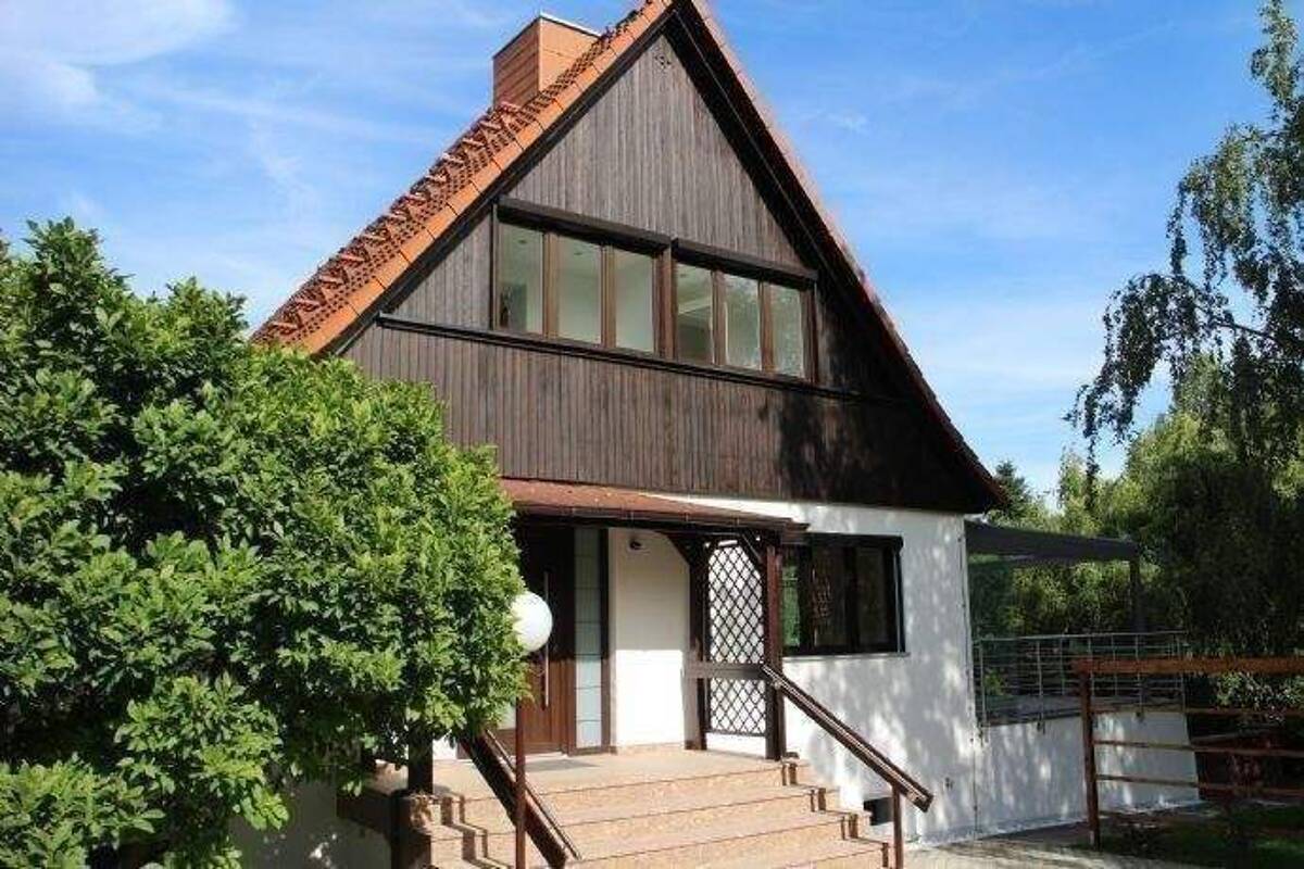 Attraktives Einfamilienhaus in 01187 Dresden zu vermieten – 1187 Dresden – Bild 1 von 9