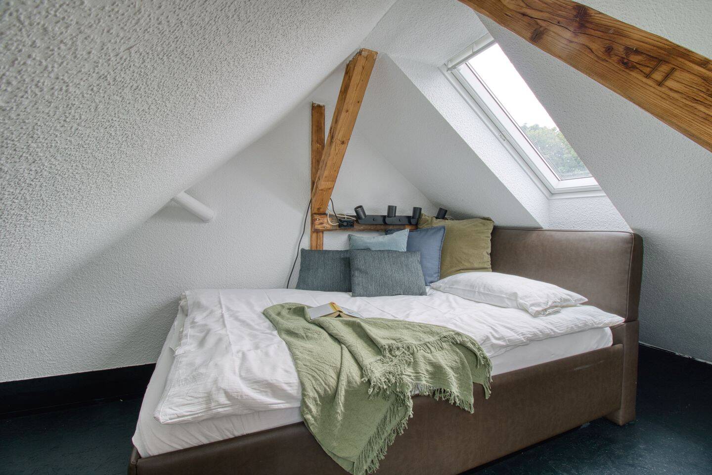 STILVOLLES, MÖBLIERTES LOFT MIT GALERIE - WOHNEN AUF ZEIT – Bochum – Vorschaubild 8