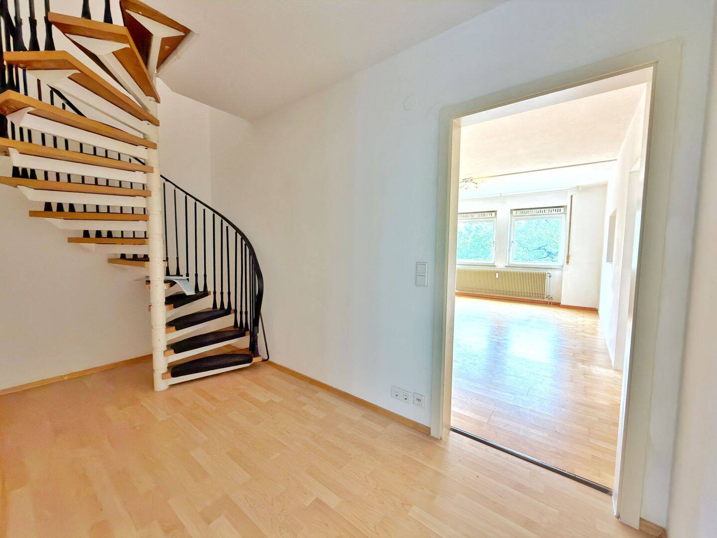 N-Mögeldorf - 3-Zi-Maisonettewohnung mit Duplex-Parker und Einbauküche ~ hoher Rücklagenanteil – Nürnberg – Bild 1 von 9