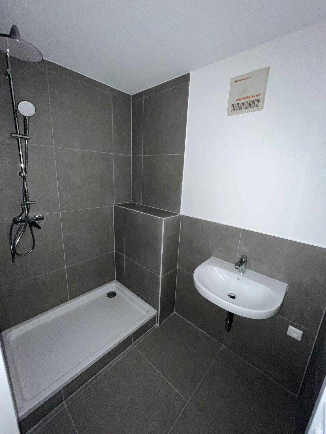 Schöne 2-Zimmer-Wohnung mit großen Balkon nahe Uni Erlangen – Erlangen – Vorschaubild 4