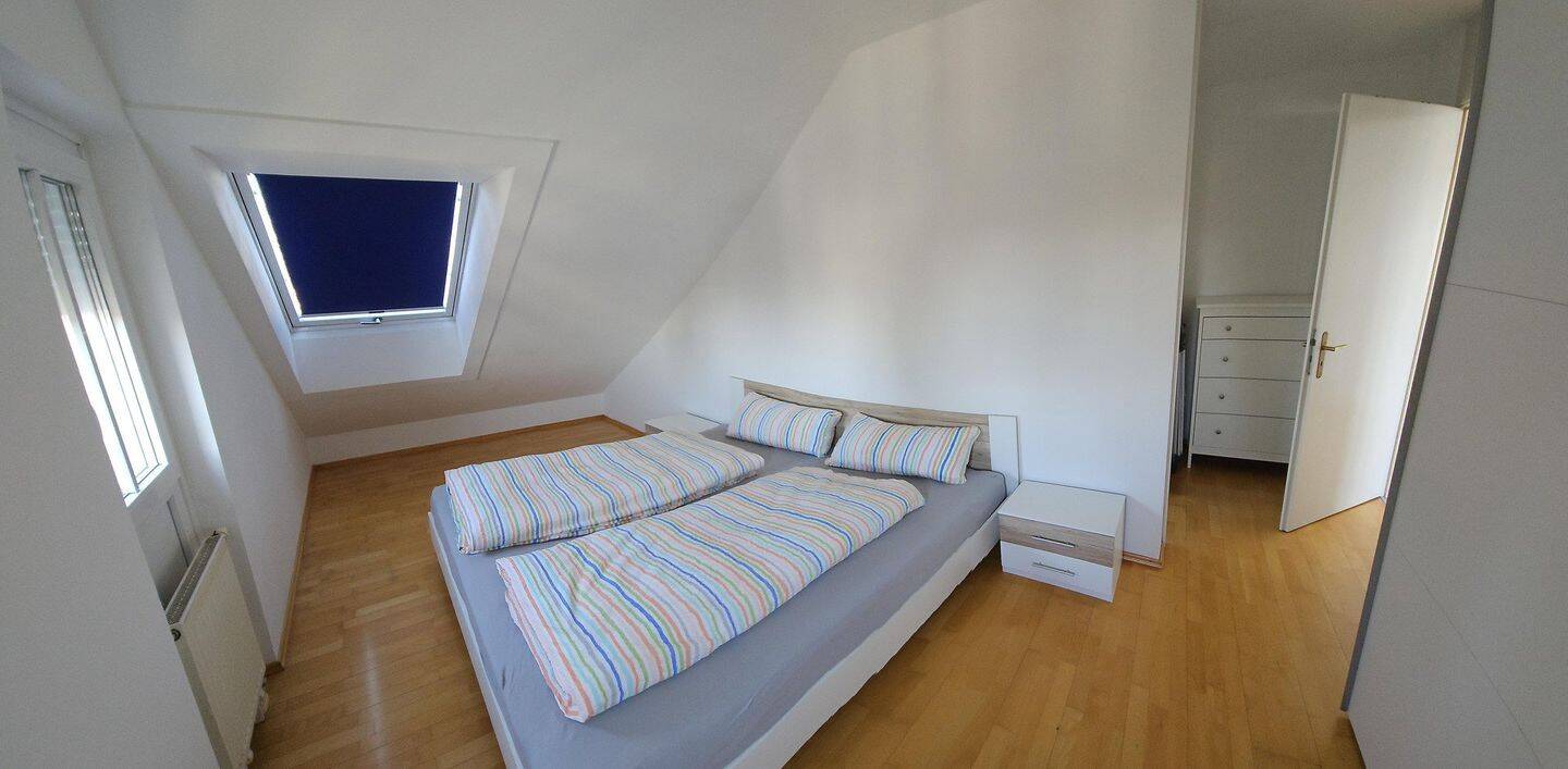 Möblierte 2-Zimmer-Wohnung mit Balkon, TG-Stellplatz und WLAN - ideal für Expats – München – Vorschaubild 5