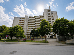 Über den Dächern von Lübeck - gepflegte 2,5-Zimmer-Wohnung mit Loggia und Weitblick