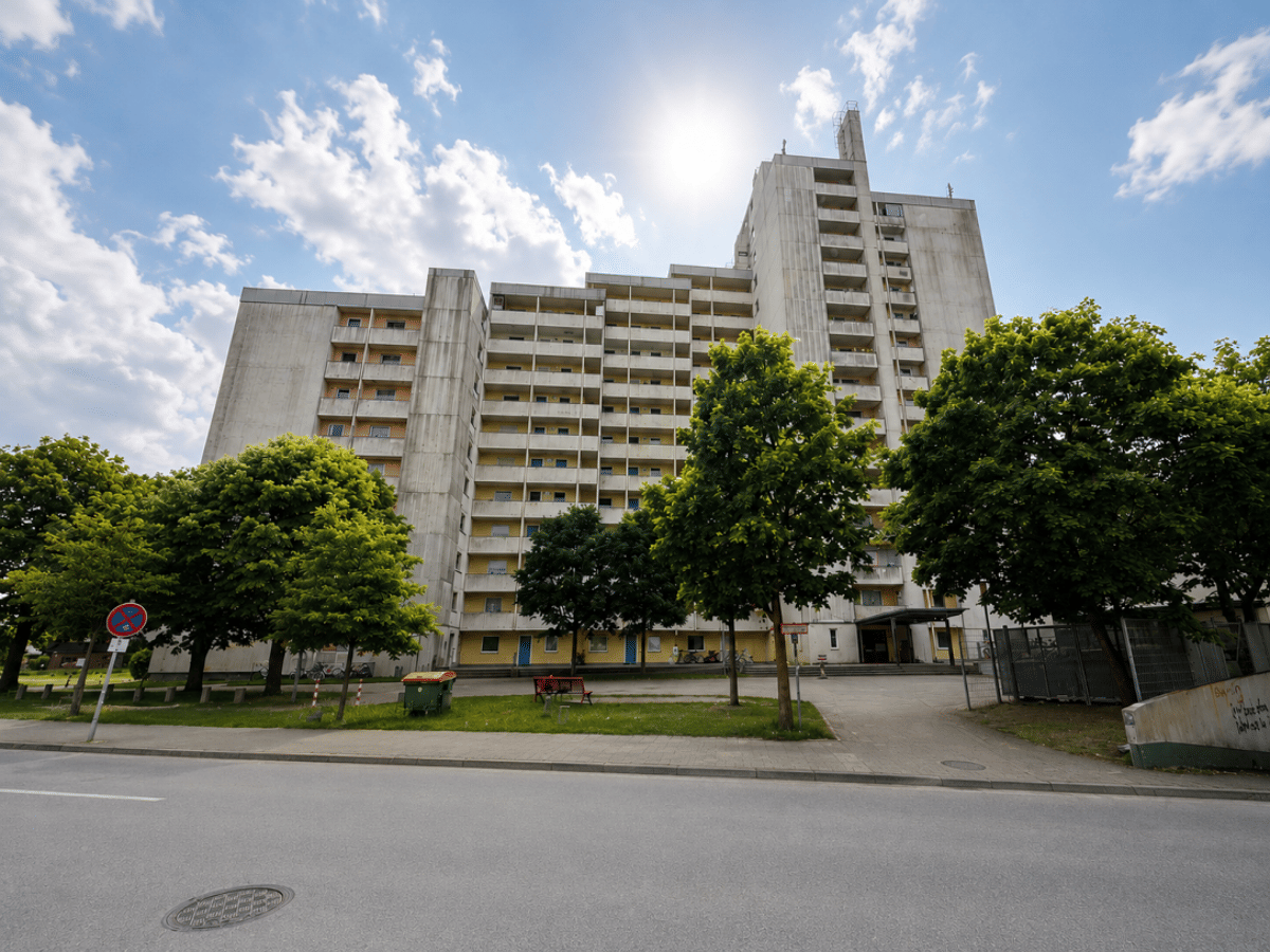 Über den Dächern von Lübeck - gepflegte 2,5-Zimmer-Wohnung mit Loggia und Weitblick – 23558 Lübeck – Bild 1 von 9