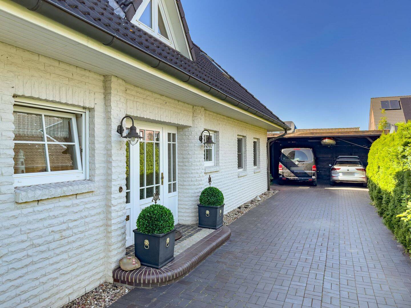 Großzügiges Einfamilienhaus mit Schwimmteich, Sauna und besonderem Wohnambiente – Rade – Vorschaubild 2